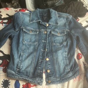 Guess Blue Jean Jacket with Classic Design and Contrast Stitching